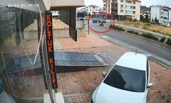 Elazığ'da 3 kişinin yaralandığı kaza, güvenlik kamerasına yansıdı
