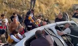 Elazığ'da otomobil şarampole yuvarlandı: 3 yaralı