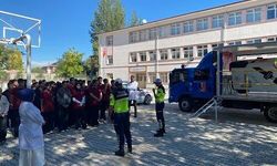 Erzincan'da öğrenci ve öğretmenlere uygulamalı trafik eğitimi verildi