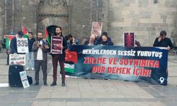 Erzurum'da sağlıkçılar 151. kez Gazze için yürüdü
