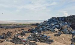 Eskişehir'de çıkan yangında binlerce plastik kasa yandı