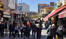 Eskişehir'de güneş yüzünü gösterdi, çarşıda adım atacak yer kalmadı