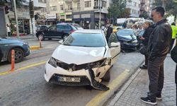Eskişehir'de iki araç kafa kafaya çarpıştı