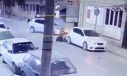 Eskişehir'de motosikletlinin yaralandığı feci kaza kamerada