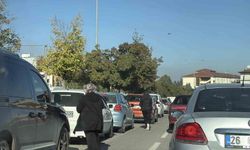 Eskişehir'de trafik durdu, adaylar sınava koşarak yetişmeye çalıştı
