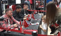 Gaziantep FK futbolcuları ve taraftarlar imza gününde buluştu