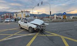 Gaziantep'te 2 otomobil çarpışması sonucu maddi hasar meydana geldi