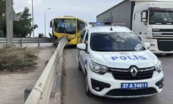 Gaziantep'te halk otobüsü demir bariyerlere çarptı: 9 yaralı
