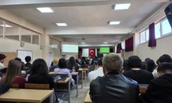 Gediz'de üniversite öğrencilerine güvenli ilişkiler eğitimi