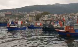 Gemlik'te tekne ve kayıklar Türk bayraklarıyla donatıldı