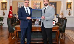 Genç Ahi'den Vali Baruş'a anlamlı takdim