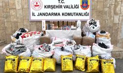 Gümrük kaçağı eşya sevkiyatına jandarma engeli: 2,8 milyon liralık ürün ele geçirildi