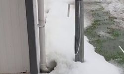 Hatay'da dolu yağışı çevreyi beyaza bürüdü