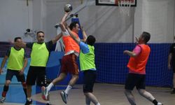 Hentbol ve basketbolda gösteri maçı