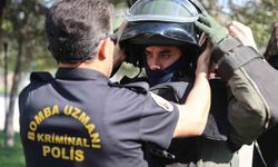 Herkesin uzaklaştığı şüpheli paketlere onlar hayatlarını ortaya koyarak yaklaşıyor