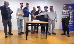 İhlas Vakfı Sıla Erkek Öğrenci Yurdunda kalan öğrenciler birlikte pasta kesti