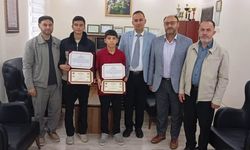 İki öğrenci daha icazet belgesini aldı