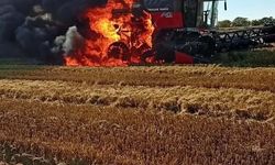 İpsala'da çeltik hasadı sırasında biçerdöver yandı