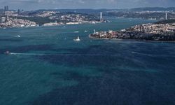 İstanbul Boğazı turkuaza büründü