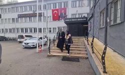 Kapısını film ile açtığı evden ziynet çalan kadın hırsız yakalandı