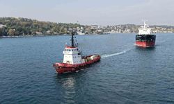 Karadeniz'de vurulan iki gemi İstanbul Boğazı'ndan geçti