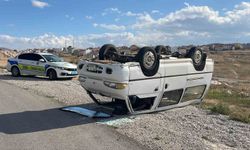 Karaman'da otomobille çarpışan panelvan devrildi: 2 yaralı