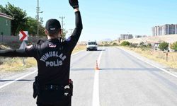 Karaman'da polisin denetimlerinde yakalanan 22 kişiden 13'ü tutuklandı