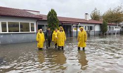 Karasu'da selden etkilenen 15 okulda hasar tespit çalışmaları sürüyor