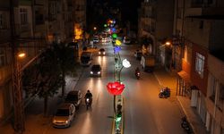 Kilis'te Dereboyu Caddesi yeni aydınlatmalarıyla ışıl ışıl oldu