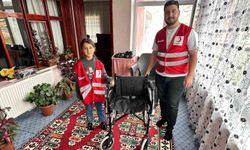 Kızılay'dan ihtiyaç sahibi vatandaşa tekerlekli sandalye desteği