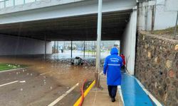 Kocaeli Büyükşehir, sağanakla mücadele için 897 personel ve 512 araçla sahada