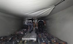 Kocaeli'de durdurulan tırda 95 bin paket elektronik sigara tütünü ele geçirildi