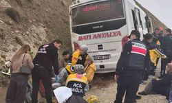 Korkuteli-Fethiye yolunda midibüs kazası: 9 yaralı