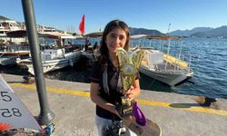 Küçük yaşına rağmen, şampiyonluk kupasını Marmaris'e getirdi