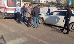 Kurtalan'da otomobil ile hafif ticari araç çarpıştı: 3 yaralı