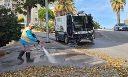Kuşadası'nda cadde temizliği aralıksız sürüyor