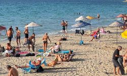 Kuşadası'nda Ekim güneşi deniz keyfini uzattı