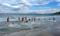 Kuşadası'nda kulaçlar kız öğrencilerin eğitimi için atıldı