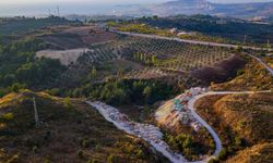 Kuşadası'nda Toskana'yı andıran vadiler atıklarla doluyor