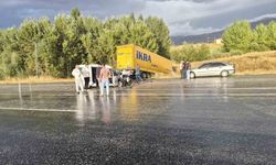 Malatya'da tır ile otomobil çarpıştı: 4 yaralı