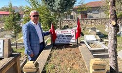 Malatyalı şehit polis Battal Günay kabri başında dualarla anıldı