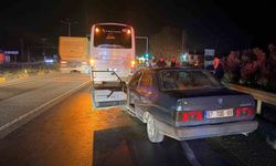 Manavgat'ta ışıkta bekleyen otobüse çarpan otomobilin sürücüsü yaralandı
