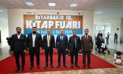 MHP Diyarbakır İl Başkanı Özcoşkun ve yönetimi, Kitap Fuarını gezdi