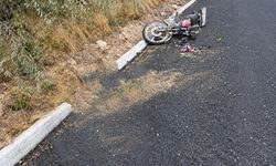 Motosikletin şarampole devrildiği kaza güvenlik kamerasında: 1 ağır yaralı