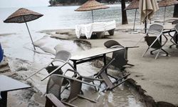 Muğla'da sağanak Akyaka sahilini harabeye çevirdi