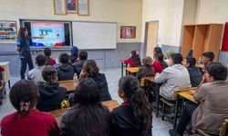Muradiye'de öğrencilere polislik, trafik ve güvenli internet eğitimi