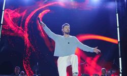 Murat Boz GastroAntep'te sevilen şarkılarını Gaziantepliler için söyledi