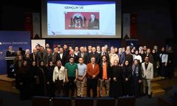 Nevzat Tarhan 'Gençler geleceğe hazırlanırken sürü psikolojisinden çıkmalı'