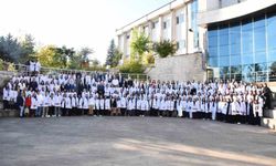 Öğretmen adayları önlüklerini giydi