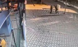 Okul önünde bekçiye saldırdı, öğretmen olduğu ortaya çıktı